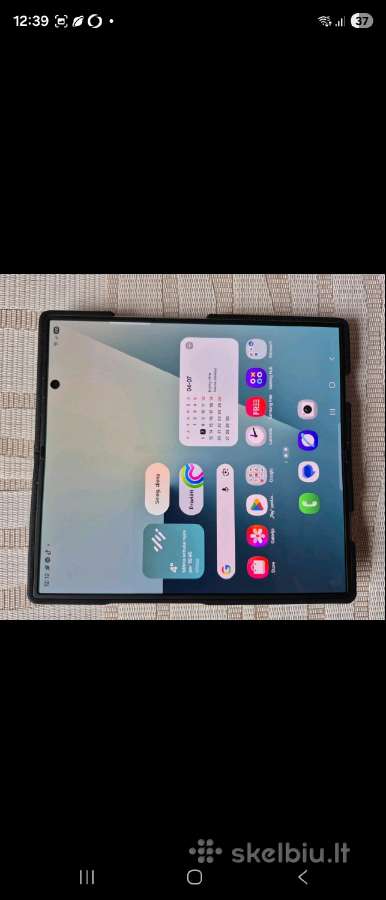 Parduodu su gamyklinę garantiją Galaxy Z Fold 7.
