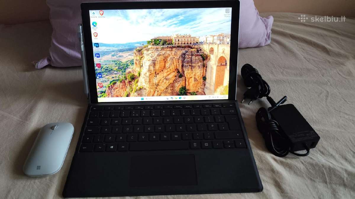 Microsoft Surface Pro 7+ i5 8gb 256gb extras
