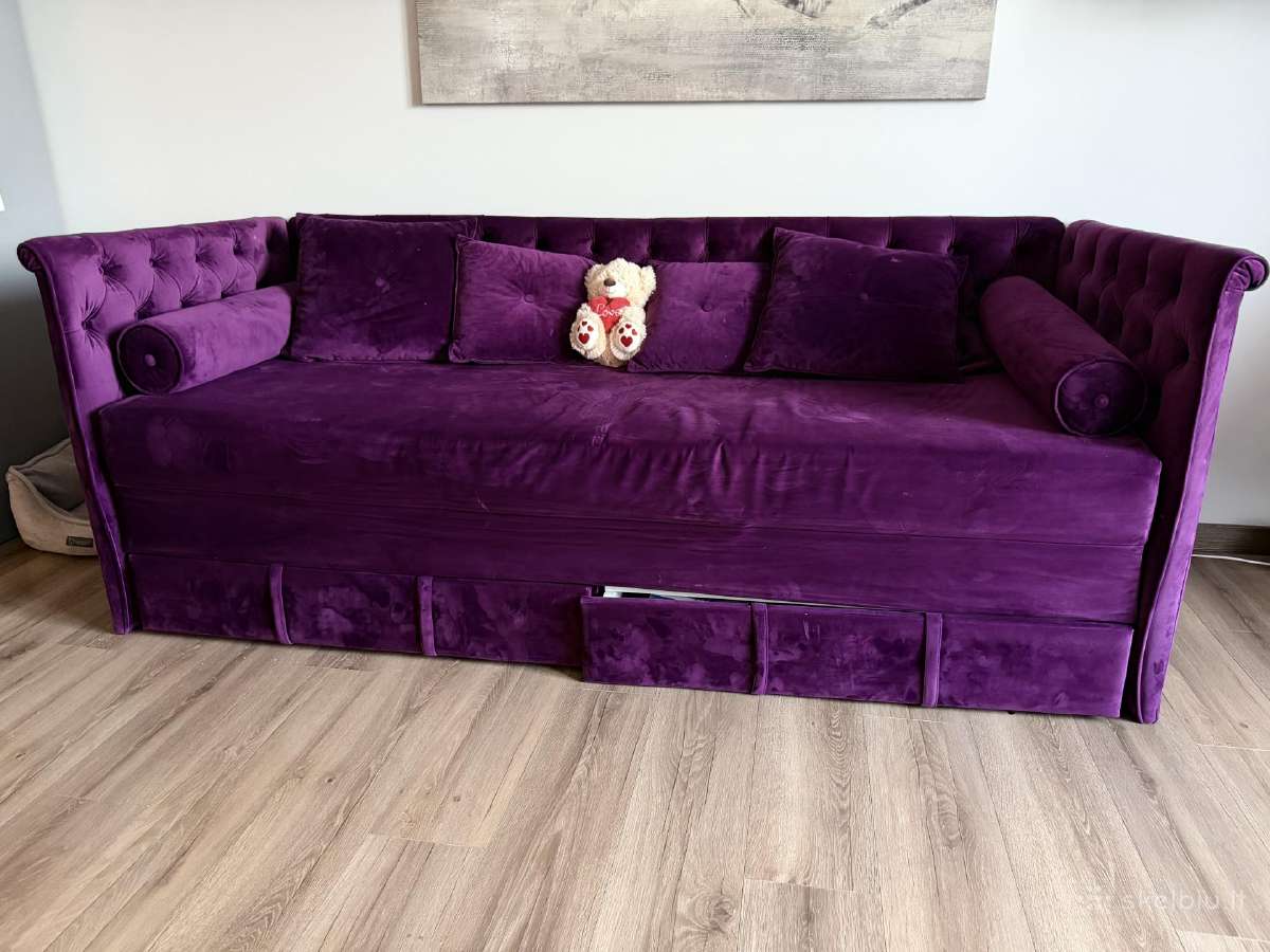 Sofa lova su stalčiais