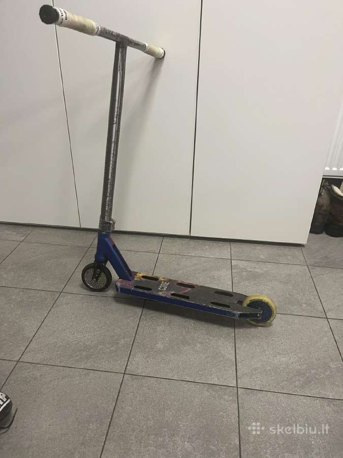 Custom triukinis paspirtukas.