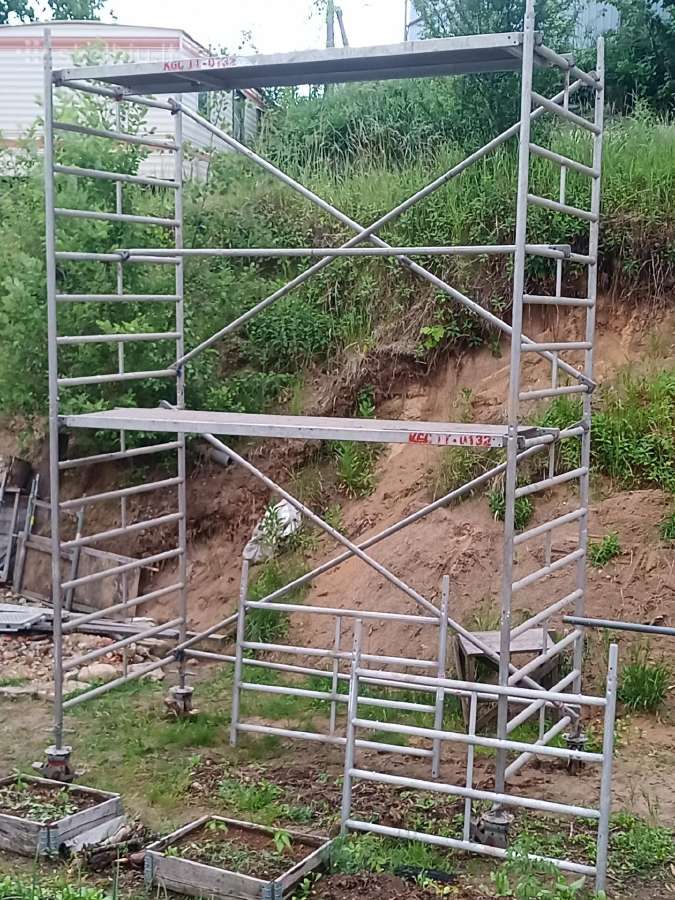 Aliuminis bokštelis dvigubas,4m aukštis+ ratukai1m