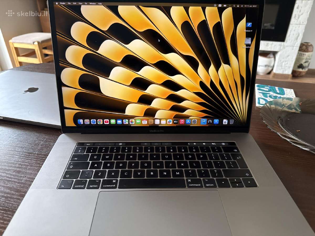 Apple MacBook A1707 2017m