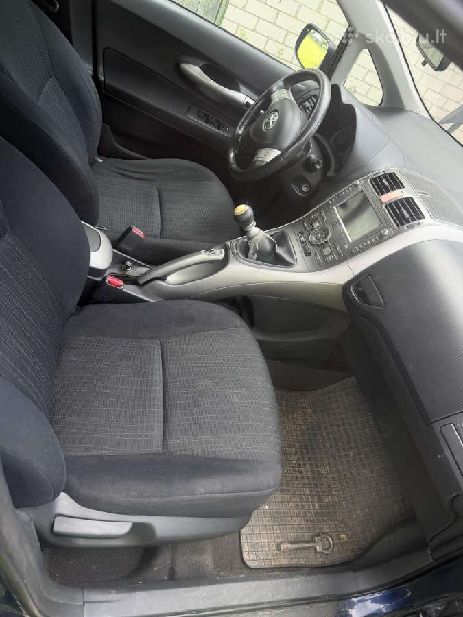 Toyota auris 2.0l diesel - nuotraukos Nr. 5