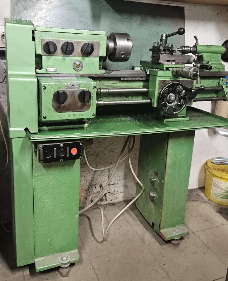 Metalo tekinimo staklės TV-4