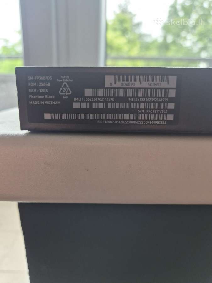 Samsung phantom black zfold 4