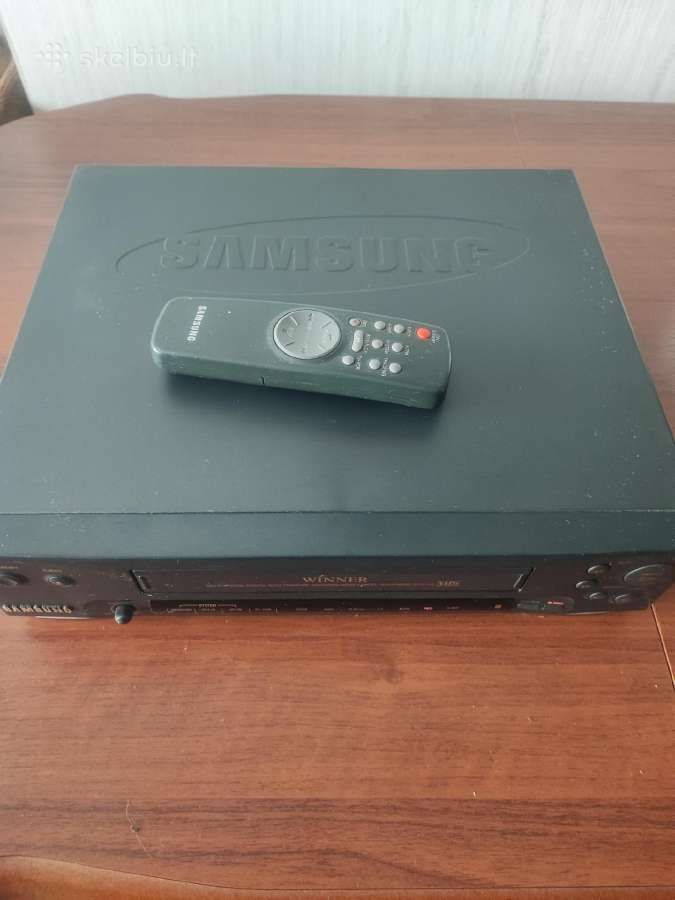 Parduodu retro video magnetofono
