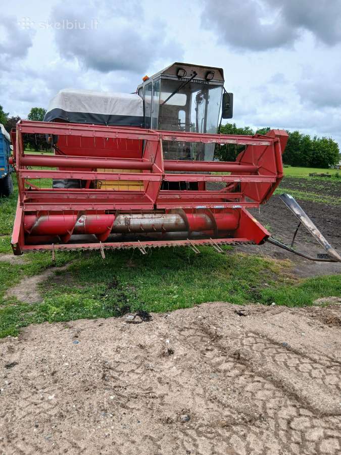 Kombainas massey ferguson