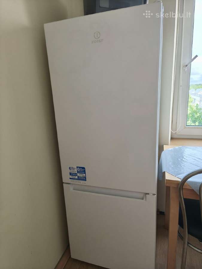 Indesit šaldytuvas su šaldikliu Lr6 S2 W