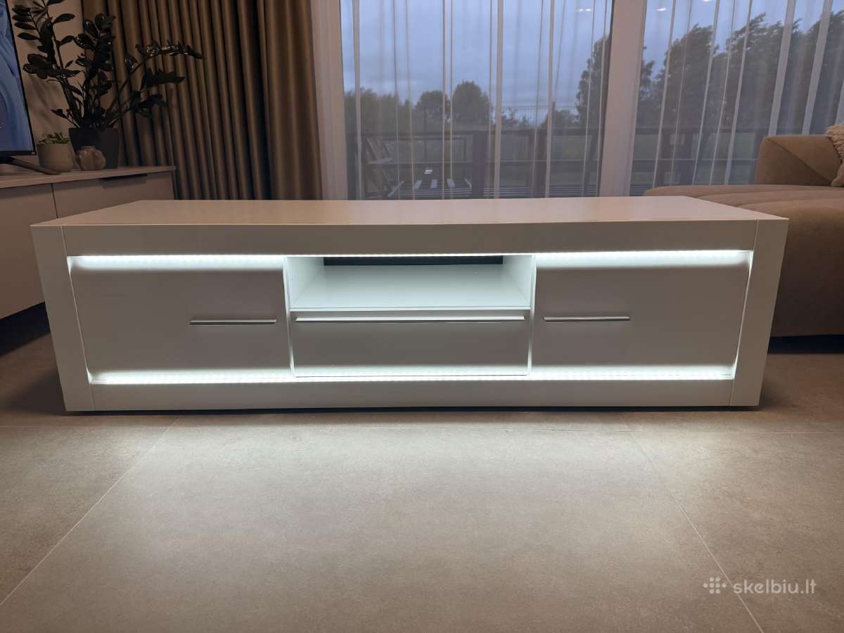 TV komoda su LED apšvietimu