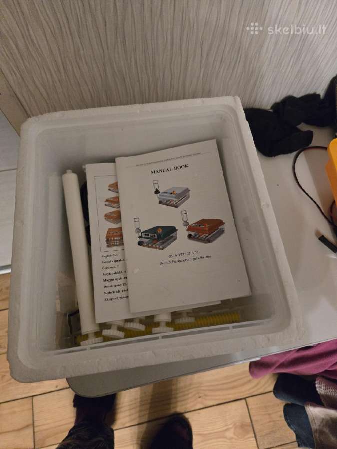 Parduodu inkubatoriu viščiukam perinti.