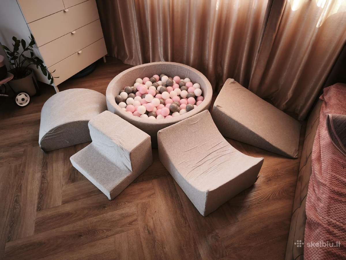 Kamuoliukų baseinas su detalėmis