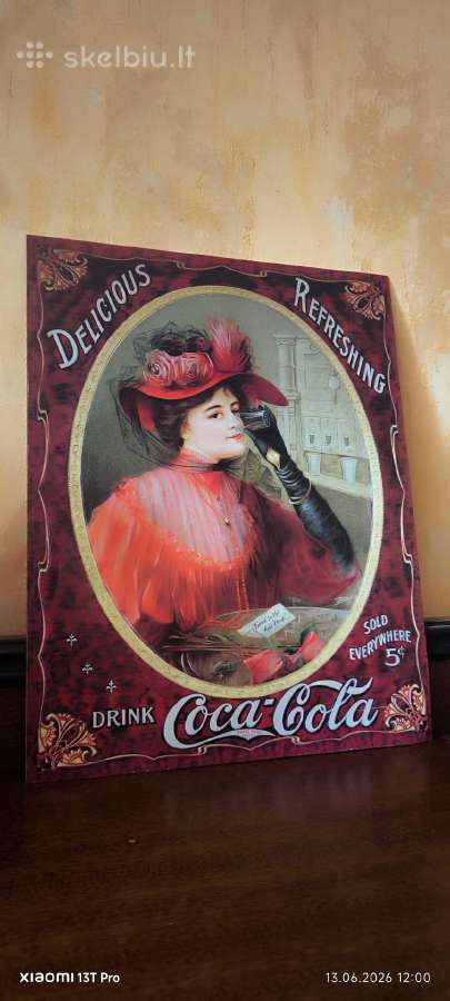 Stilizuota reklamine iskaba Cocacola