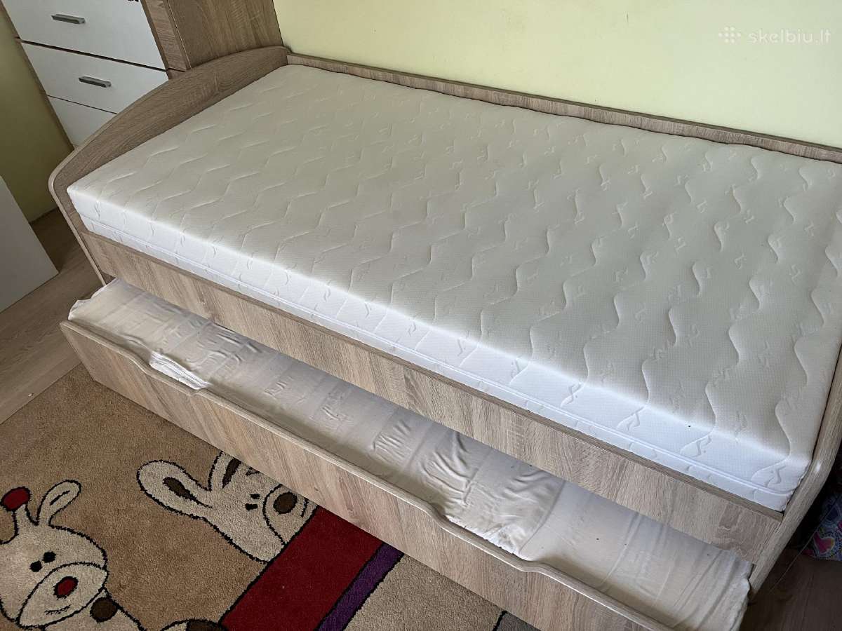Lova su papildoma miegama vieta ir patalynės dėže