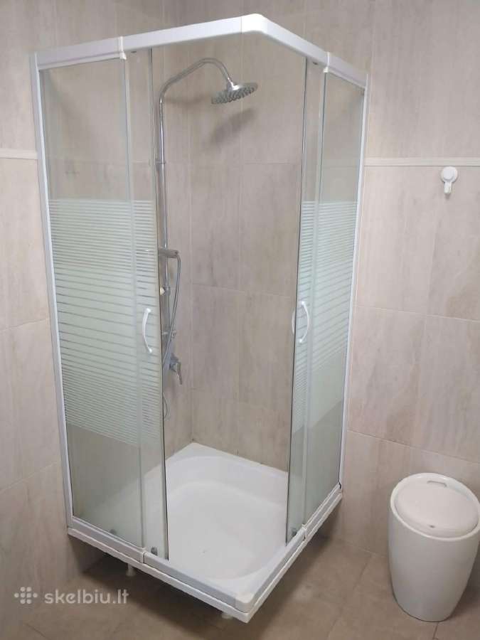 Išmontuota 90x90 kampinė dušo kabina