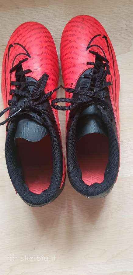 Nike futbolo bateliai
