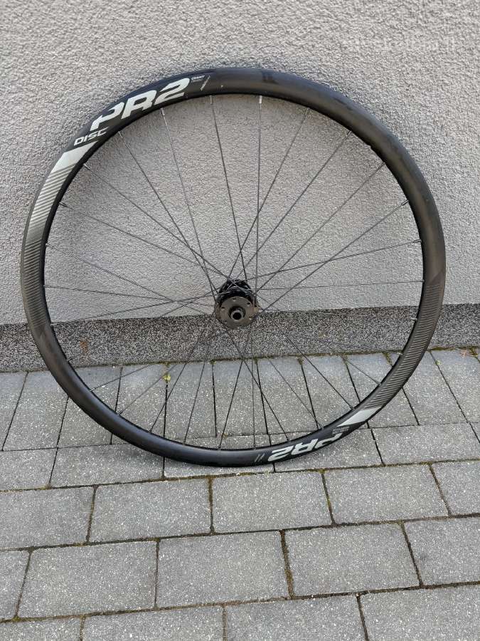 Giant Pr-2 ratai