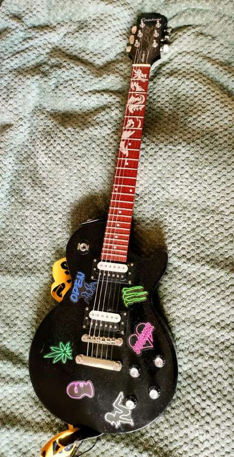 Juoda Epiphone Elektrinė gitara