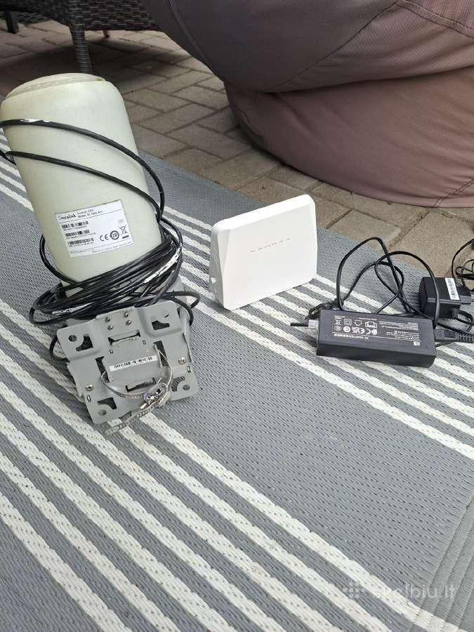 Mobilaus ryšio antena