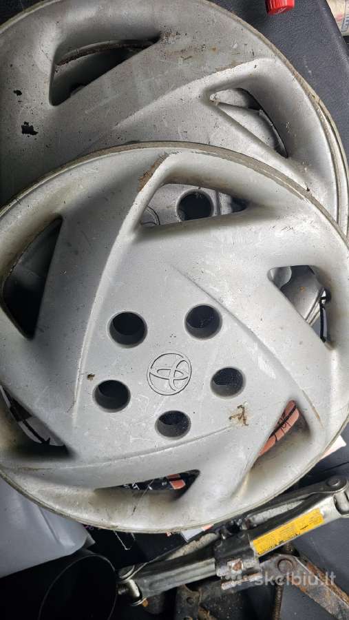 Dovanoju. Toyota 4 ratų gaubtai (kalpokai)