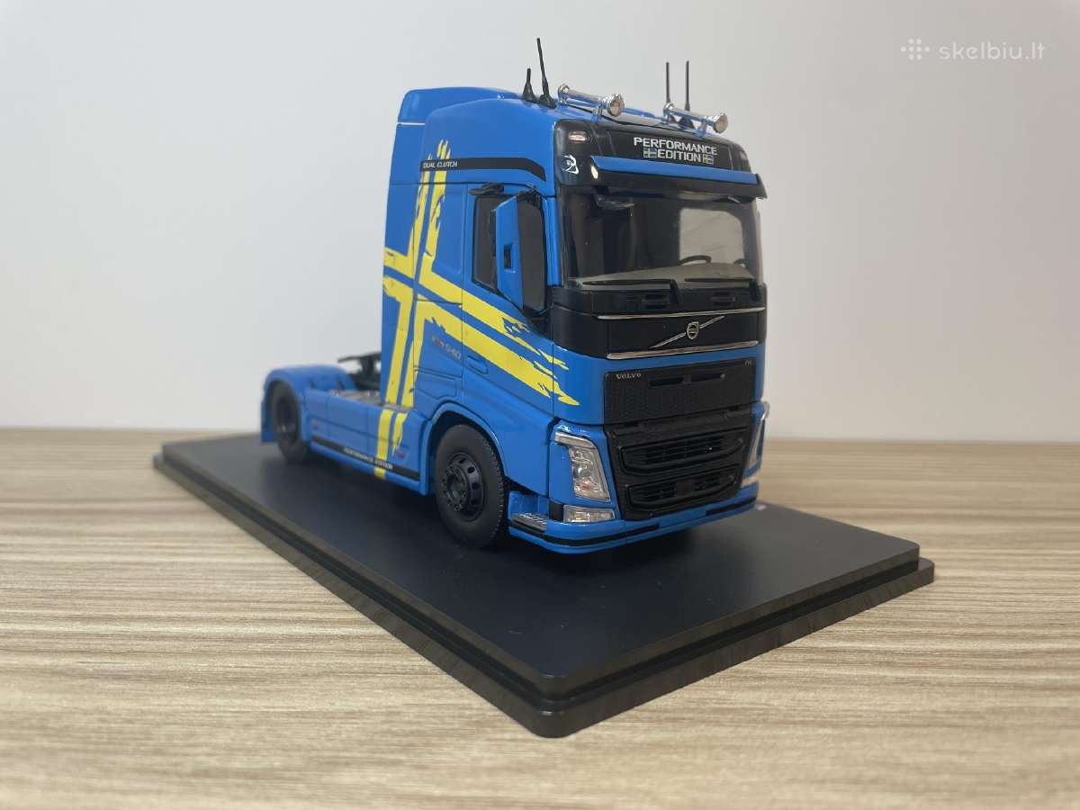 Parduodu Volvo Fh vilkiko modeliuką 1/43