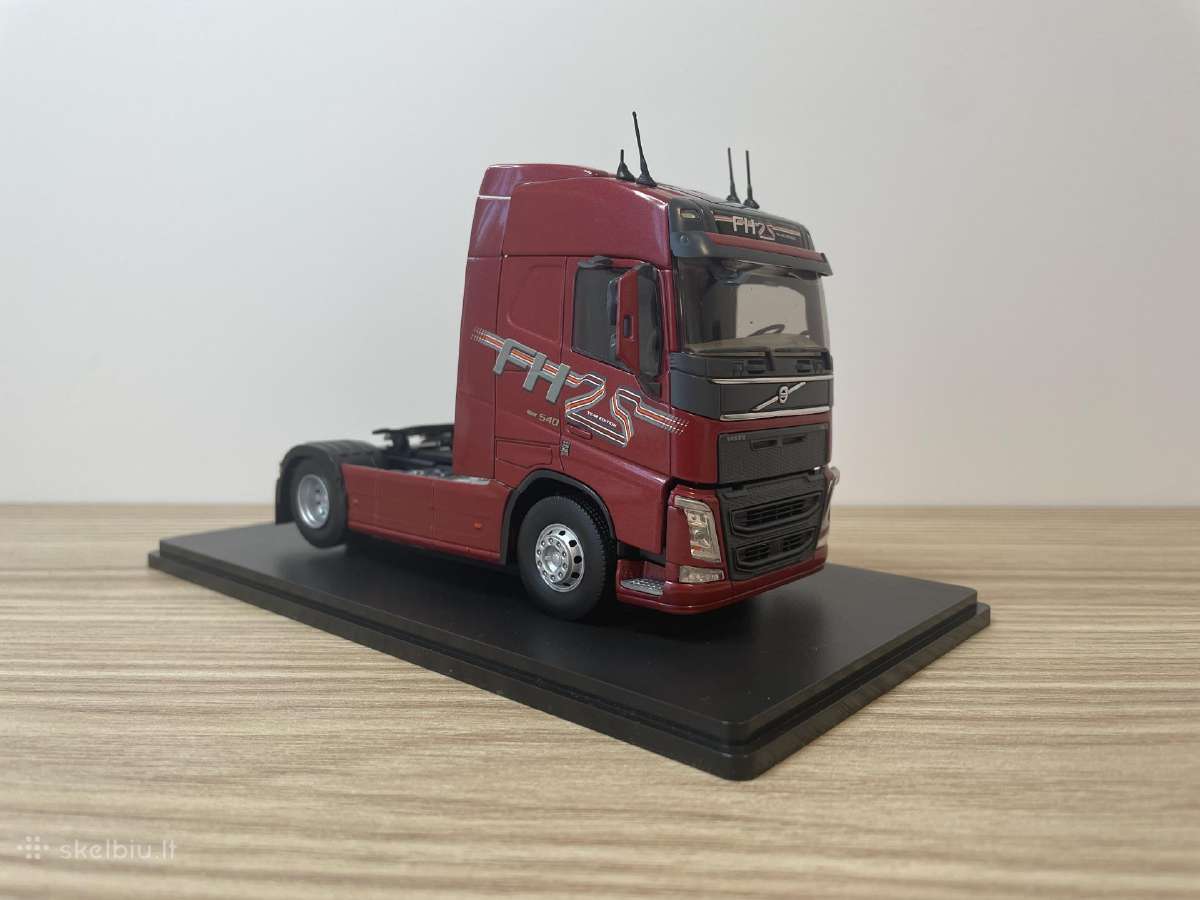 Parduodu Volvo Fh vilkiko modeliuką 1/43