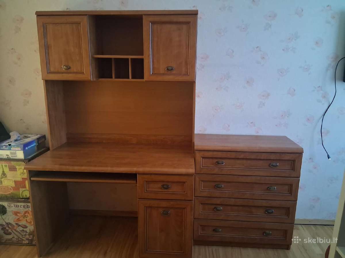 Dovanojami stalas ir komoda