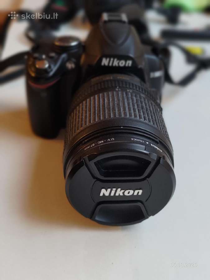 Nikon D3000 + 18-105mm + blykstė SB-400
