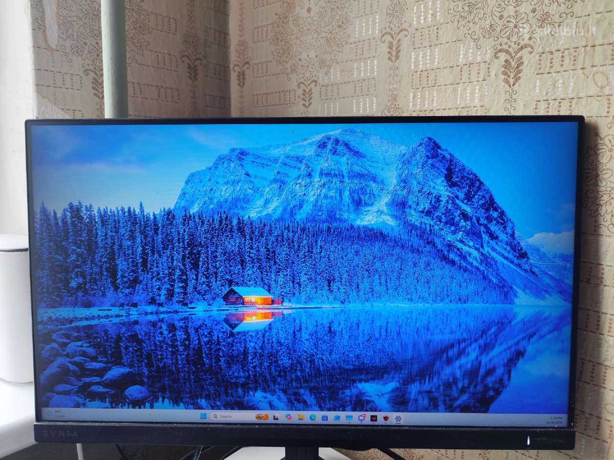 Philips Evnia monitorius.