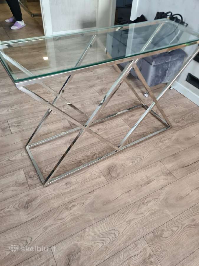 Parduodame dvi Konsoles 120 cm x 40cm x79cm (H).