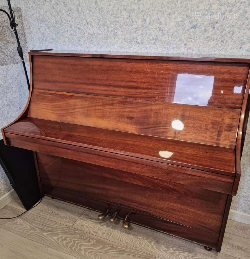 Parduodu pianiną