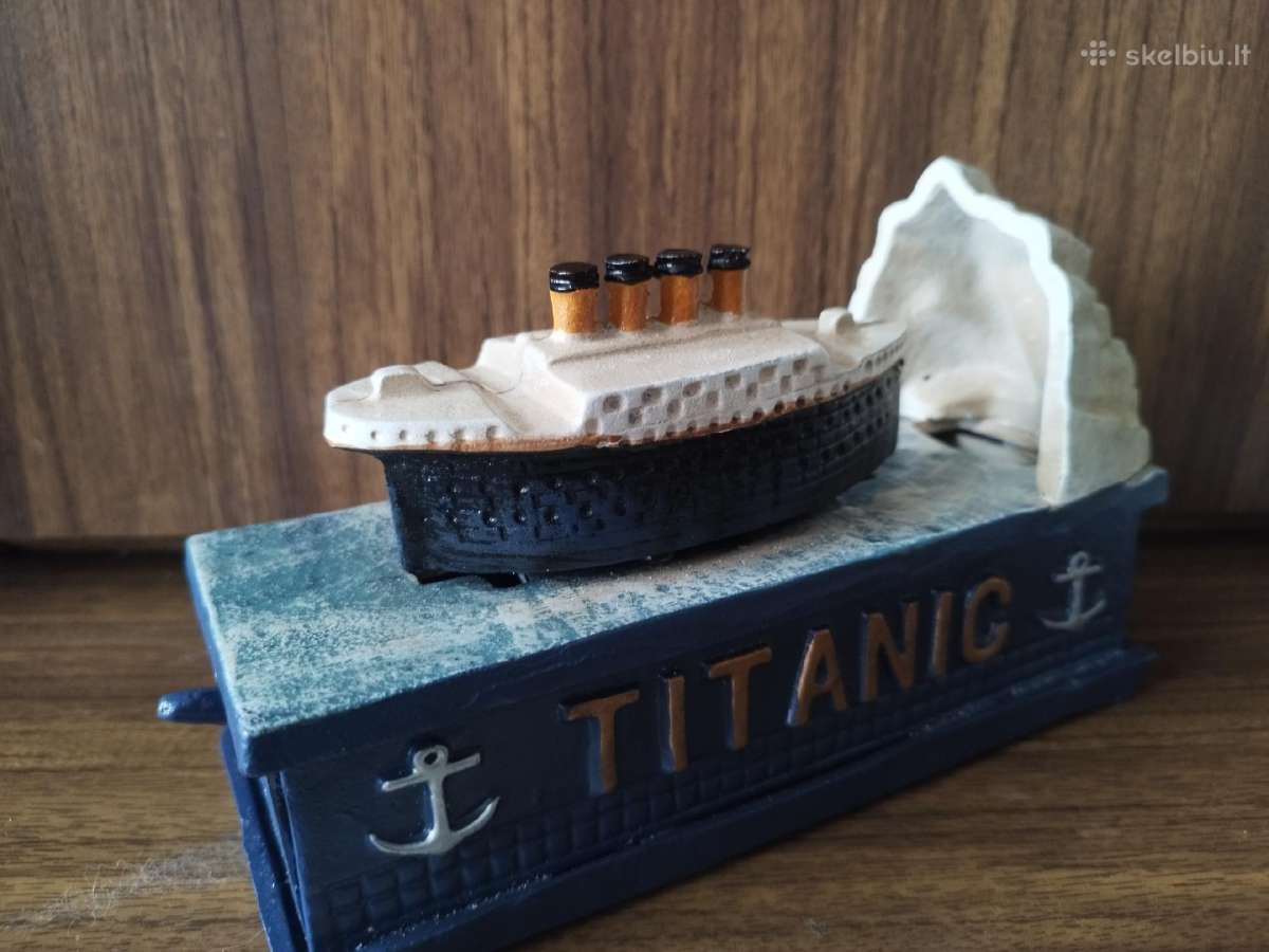 Metalinė taupyklėtitanic taupyklė
