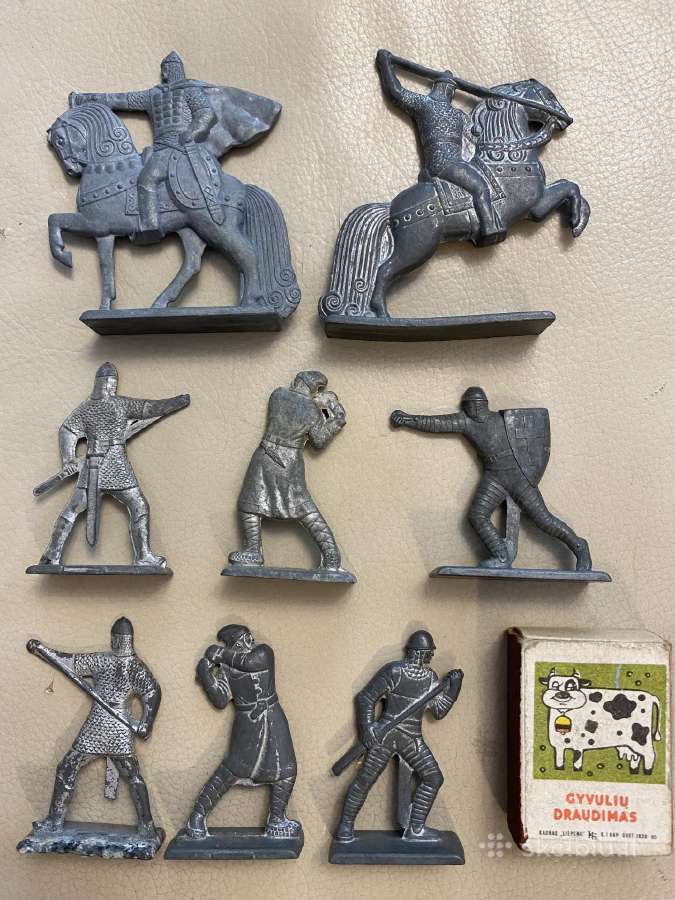 Kareiveliai tarybiniai metaliniai reti po 1€