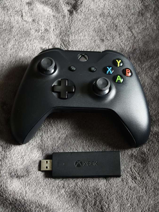 Xbox One pultelis kartu su wireless adapteriu