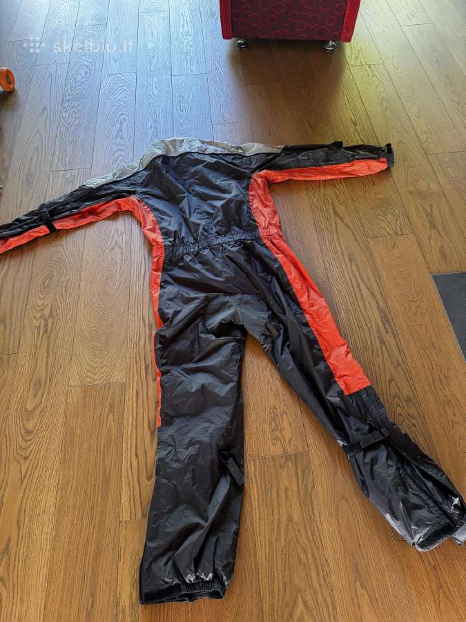 Neperšlampamas XL dydžio kombenezonas