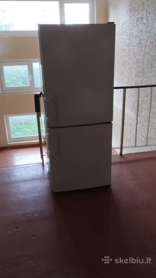 Atiduodu šaldytuvą Liebherr
