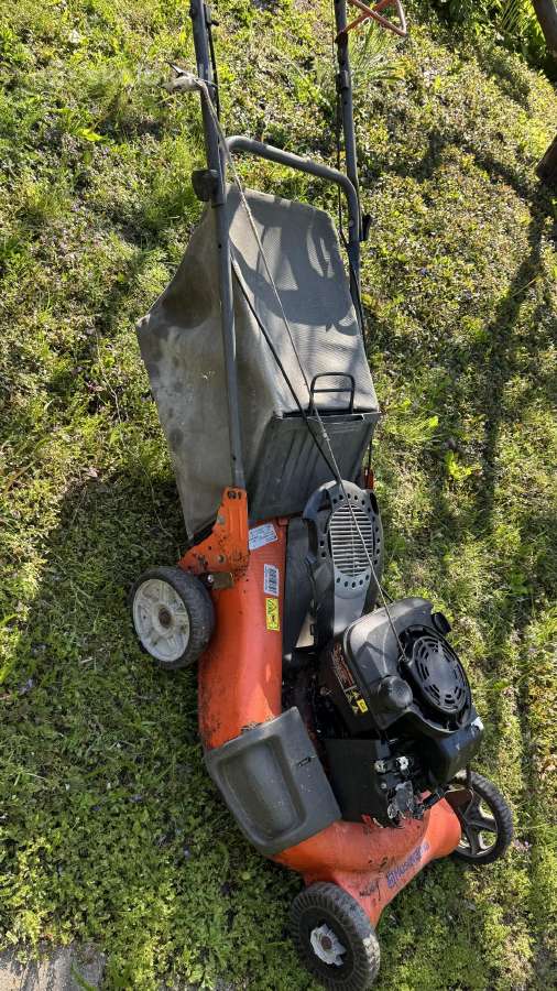 Parduodu žoliapjove Husgvarna detalėms.