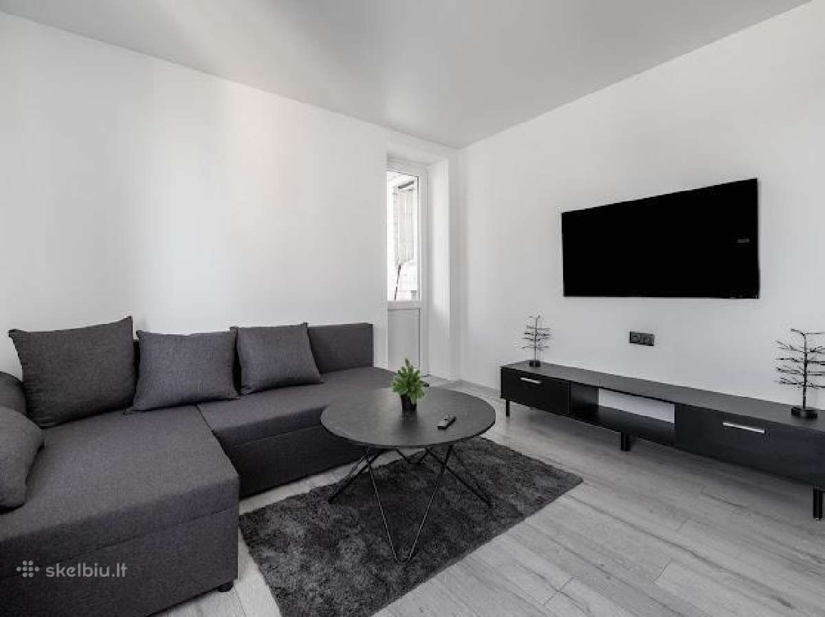 Sofa ir TV staliukas