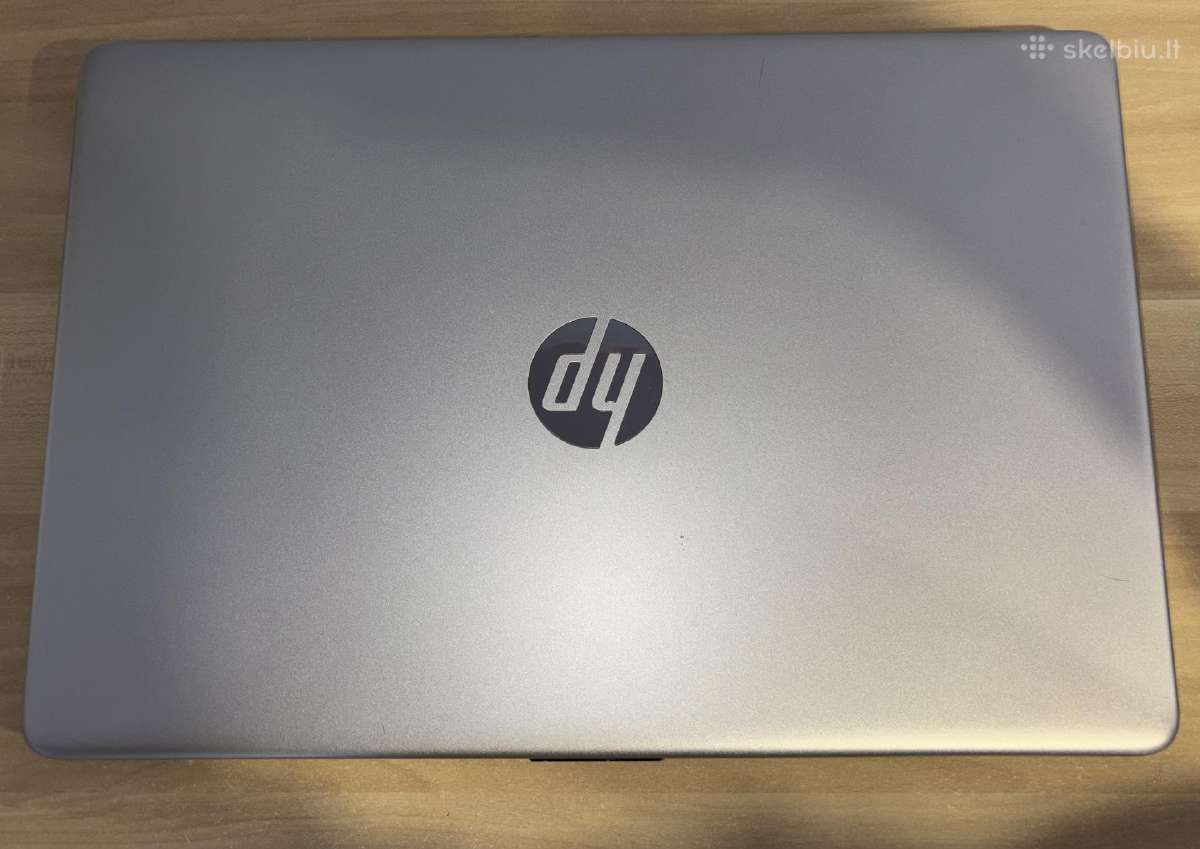 Hp 15s i5-1135g7 8gb RAM 256gb SSD