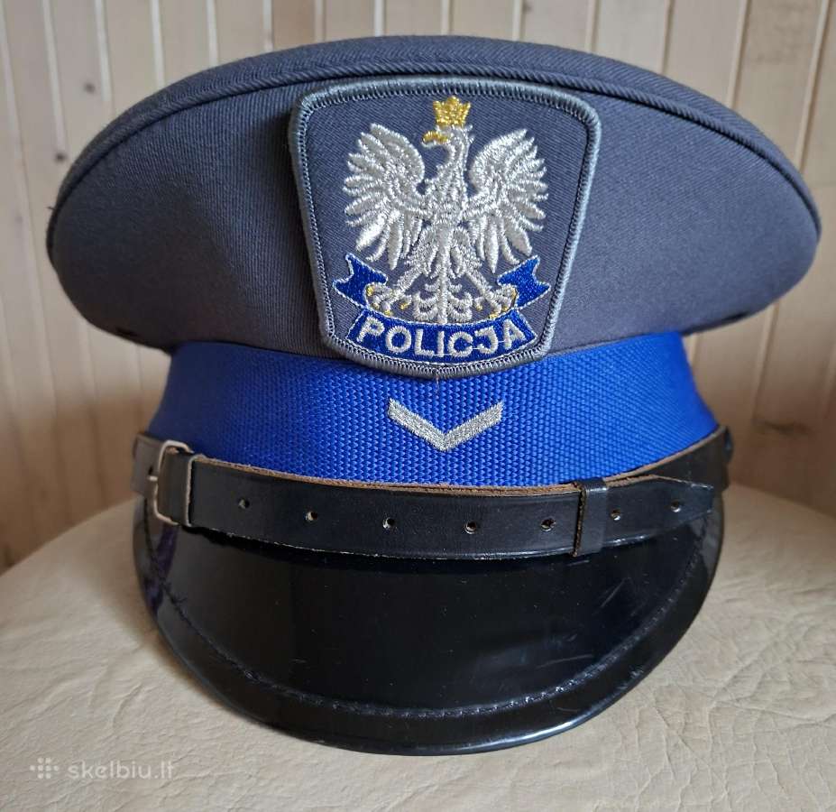 Kepurė lenkiška, siuvinėta kokarda