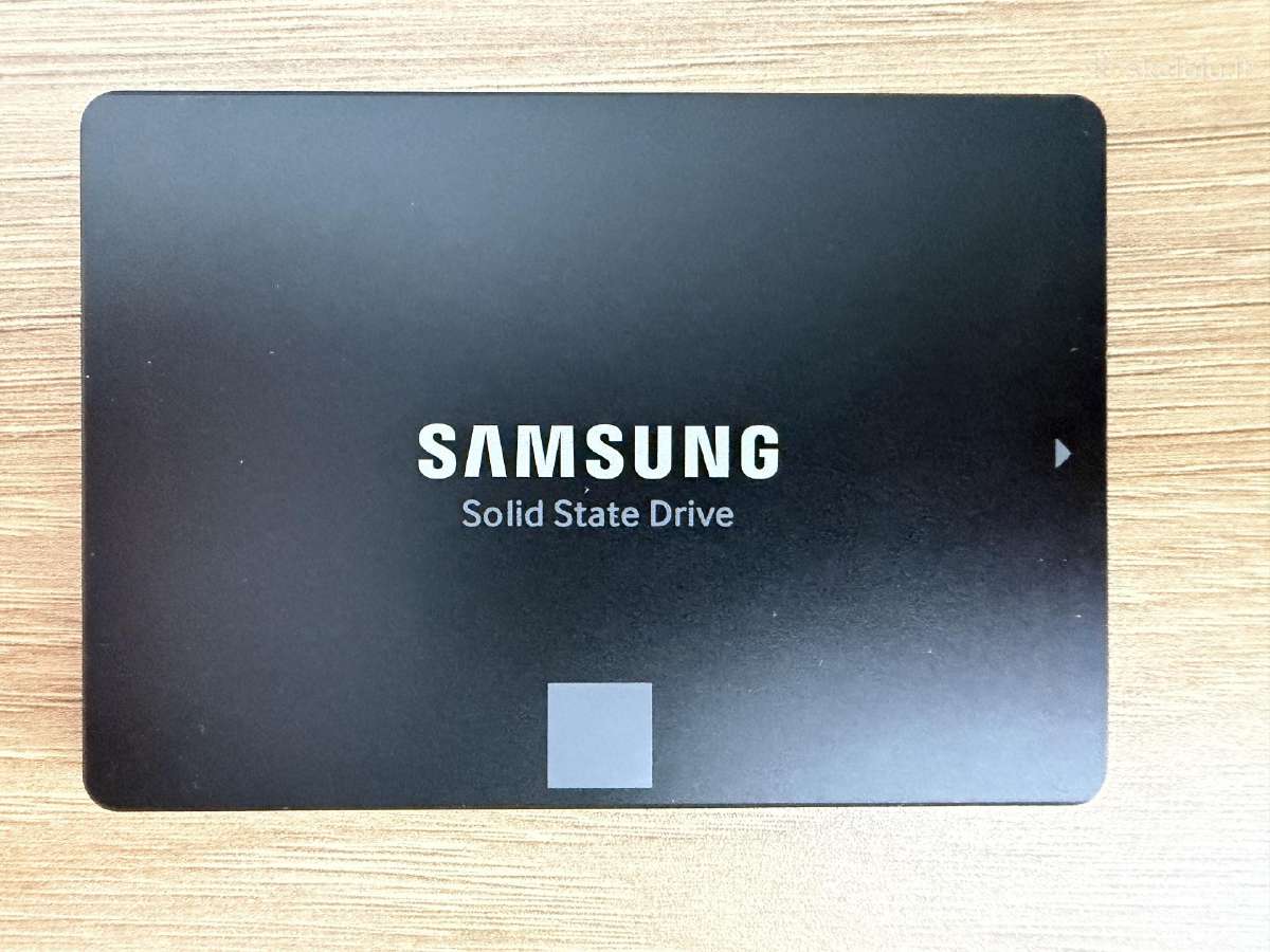 Samsung SSD 860 EVO 1tb (98% Health)