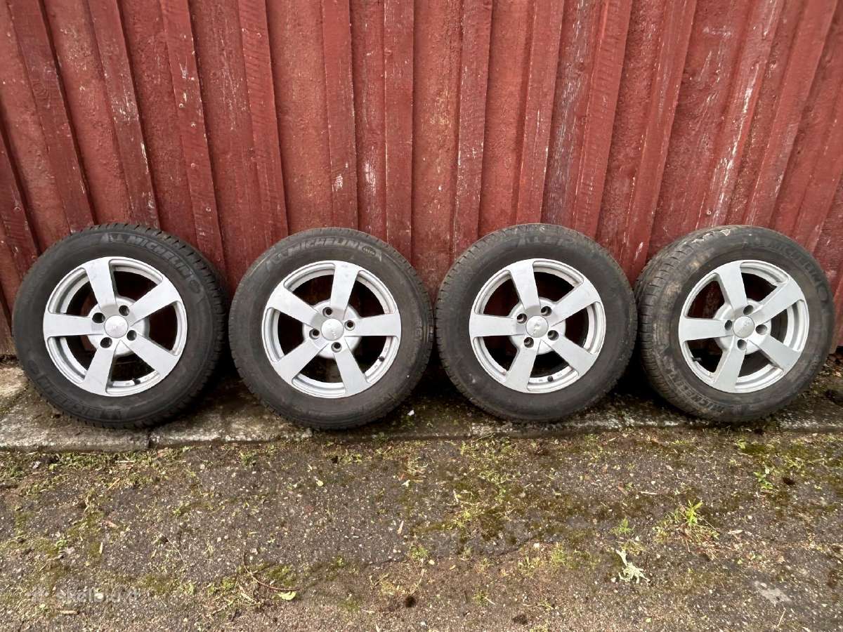 Ratlankiai su padangomis R15