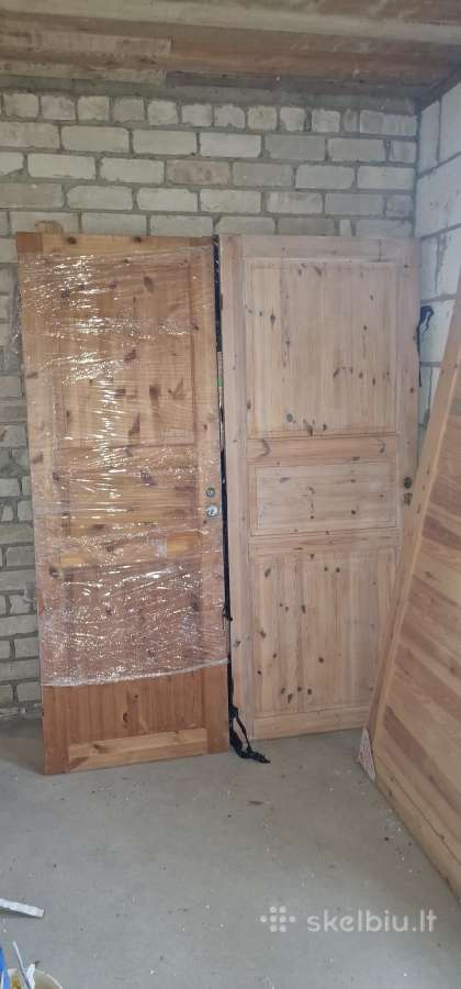 Medinės masyvinės durys