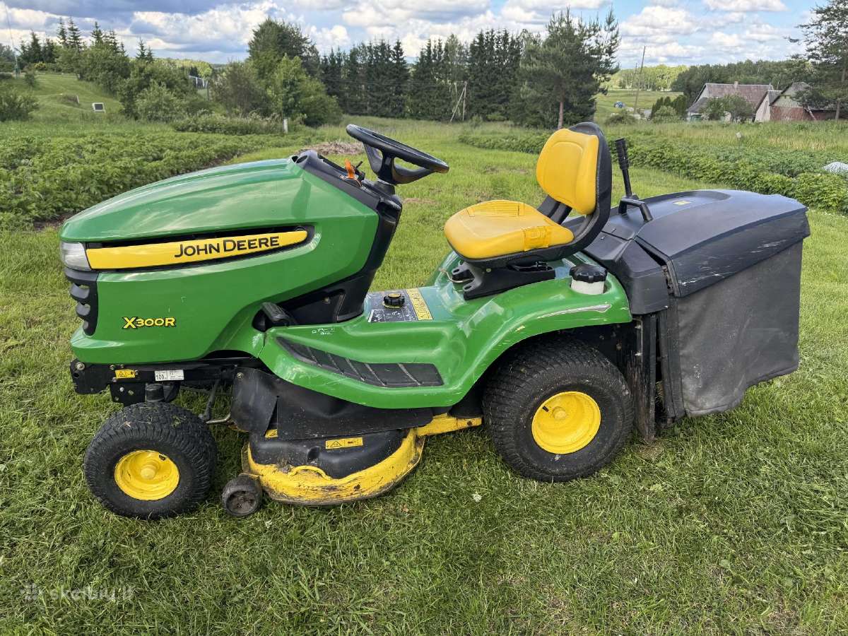 Sodo traktorius John Deere x300r