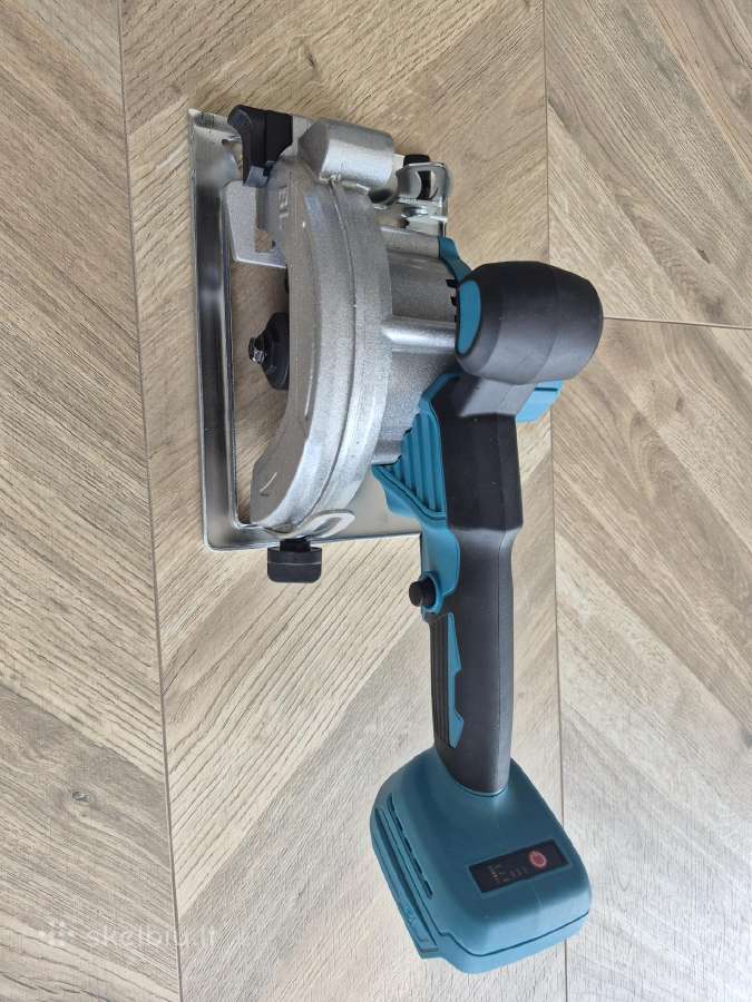 Kreizas for makita bateries