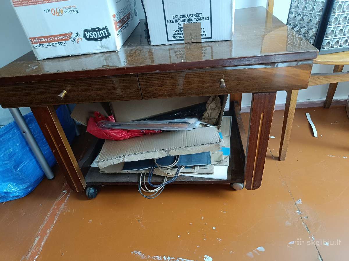 Dovanojamas stalas/TV staliukas