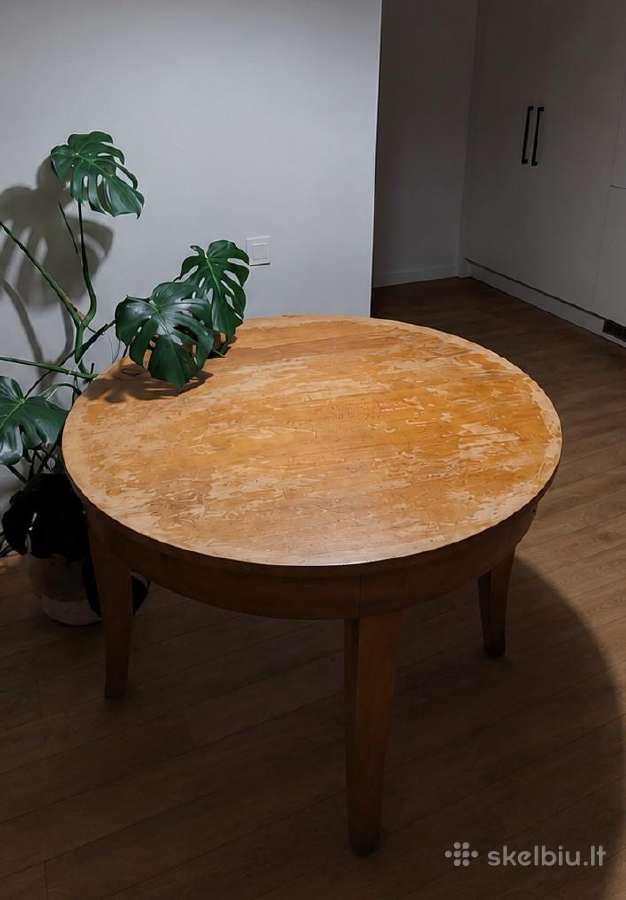 Tarybinis vintažinis apvalus stalas