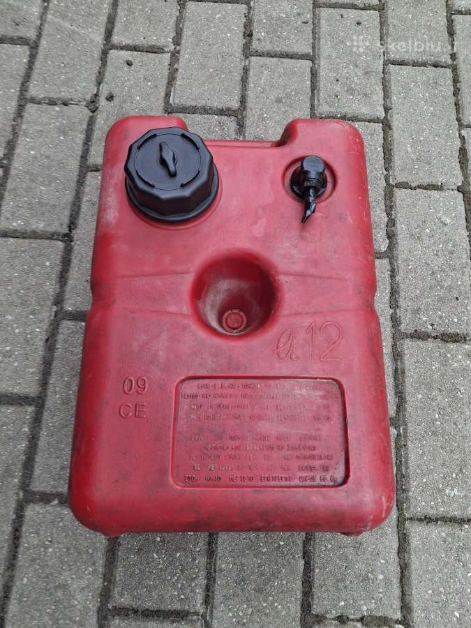 Parduodu valties variklio kuro baką 12 ltr