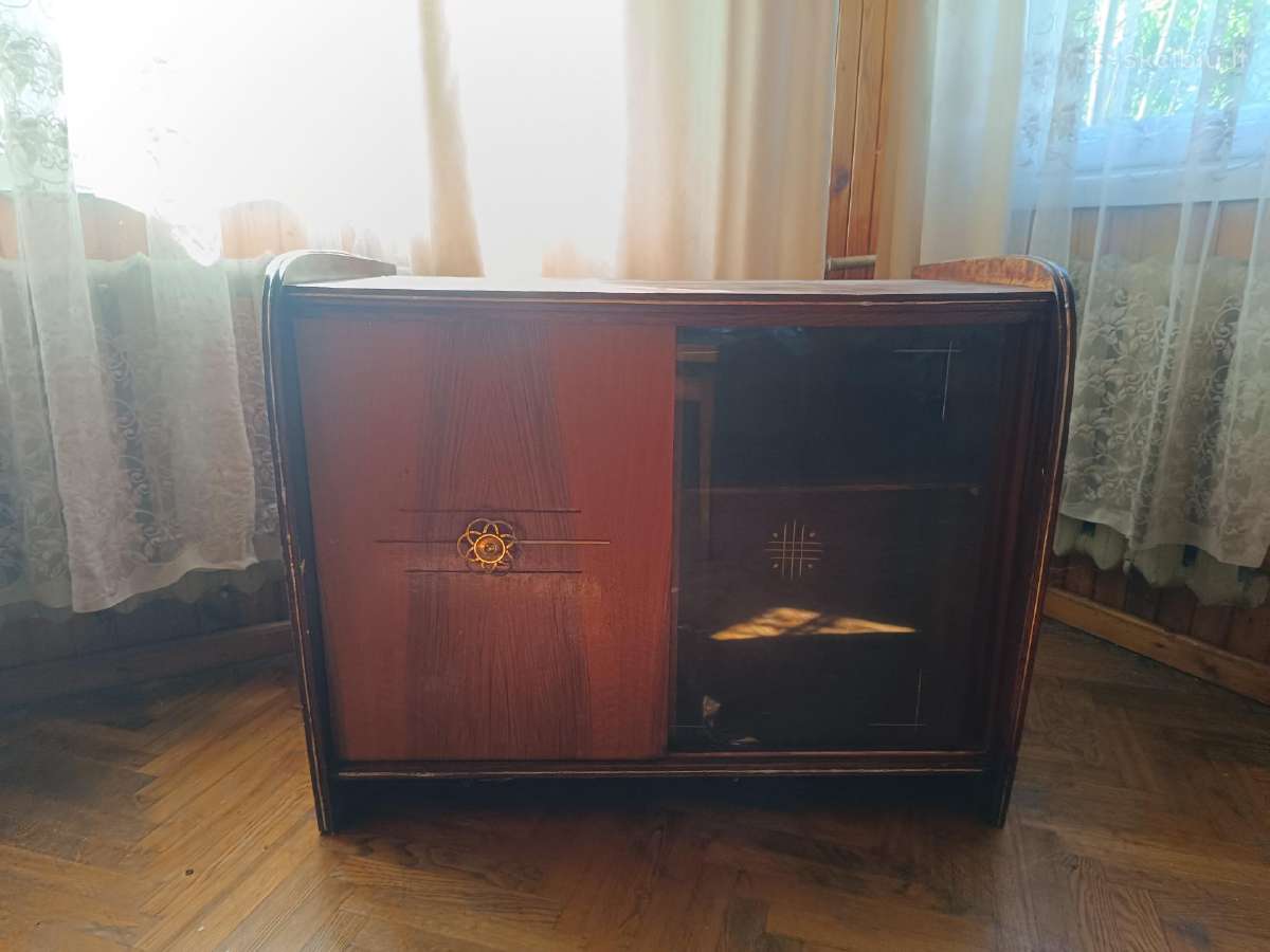 Dovanoju antikvarinę spintelę-komodą