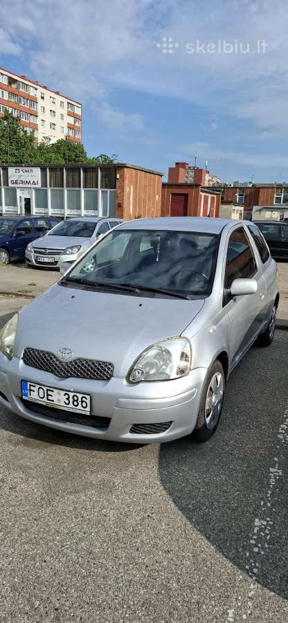Parduodama Toyota yaris 2004m benzinas 1.0. 2 durų