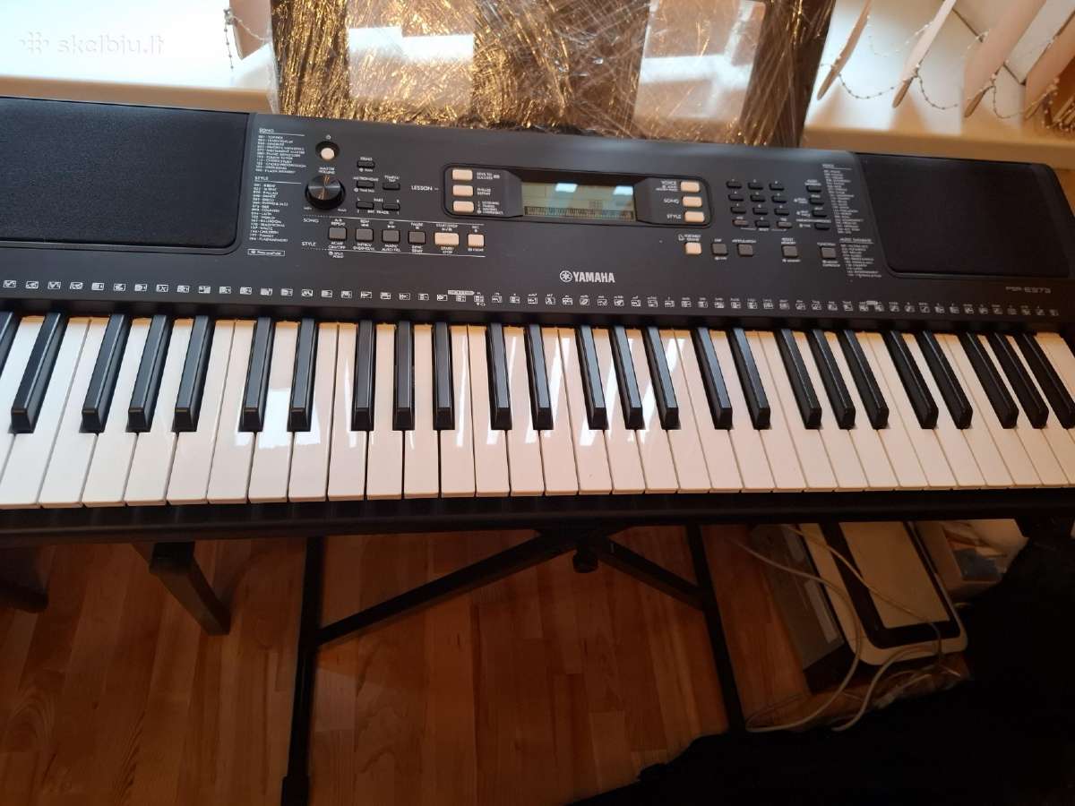 Naujas sintezatorius Yamaha Psr373 iš ekspozicijos